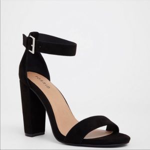 EUC - Torrid Chunky Heel Black Sandal